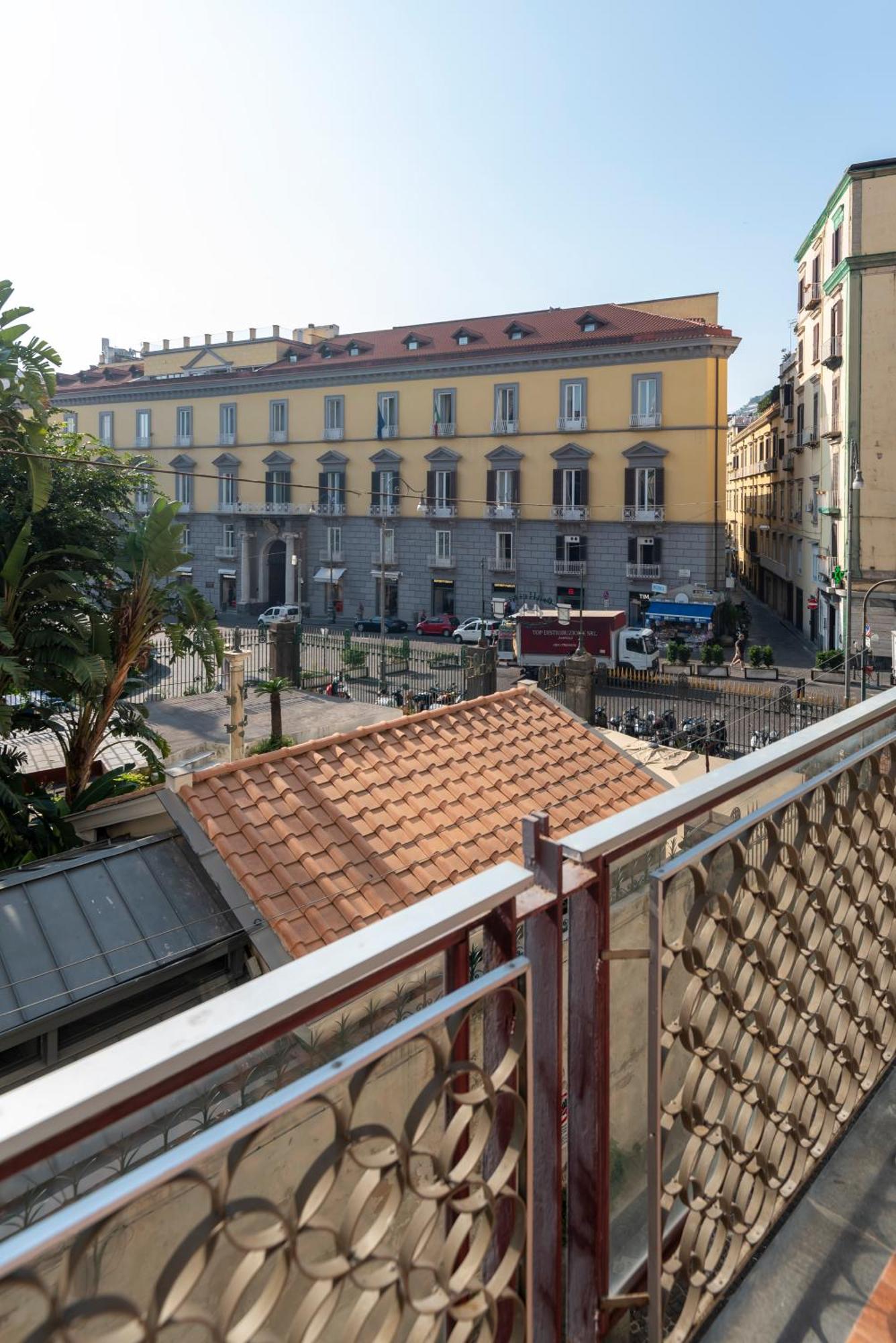 Well Suites - Piazza Dei Martiri Nápoles Exterior foto